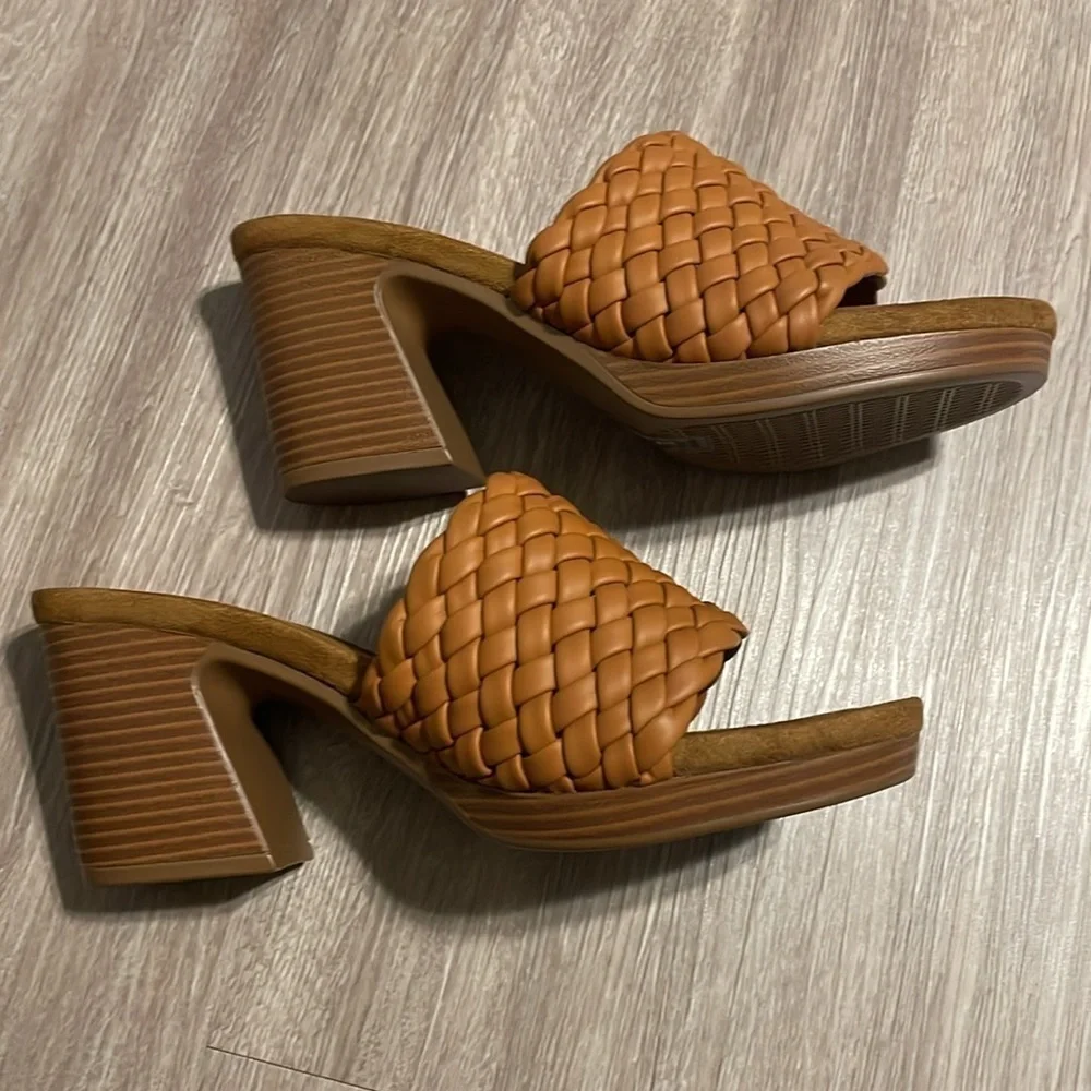 Pierre Dumas Women’s Morgen Sandal Heels Size 10 Brown Thick Heel Quilted Strap
